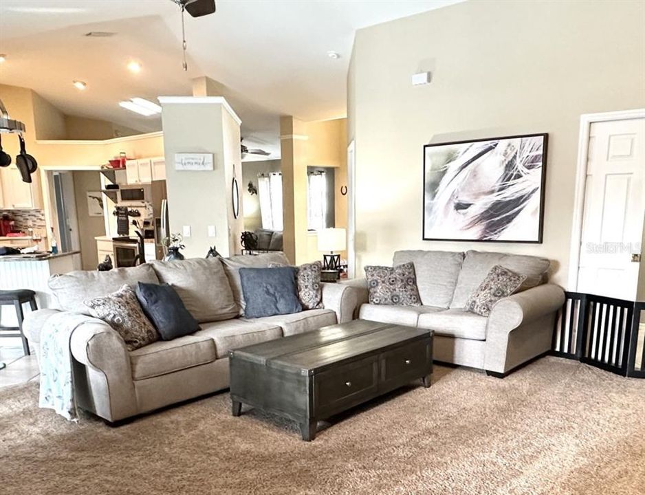 En Venta: $425,000 (3 camas, 2 baños, 2181 Pies cuadrados)