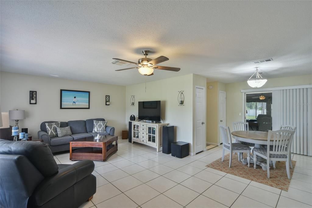 For Sale: $214,900 (2 beds, 2 baths, 1259 Square Feet)