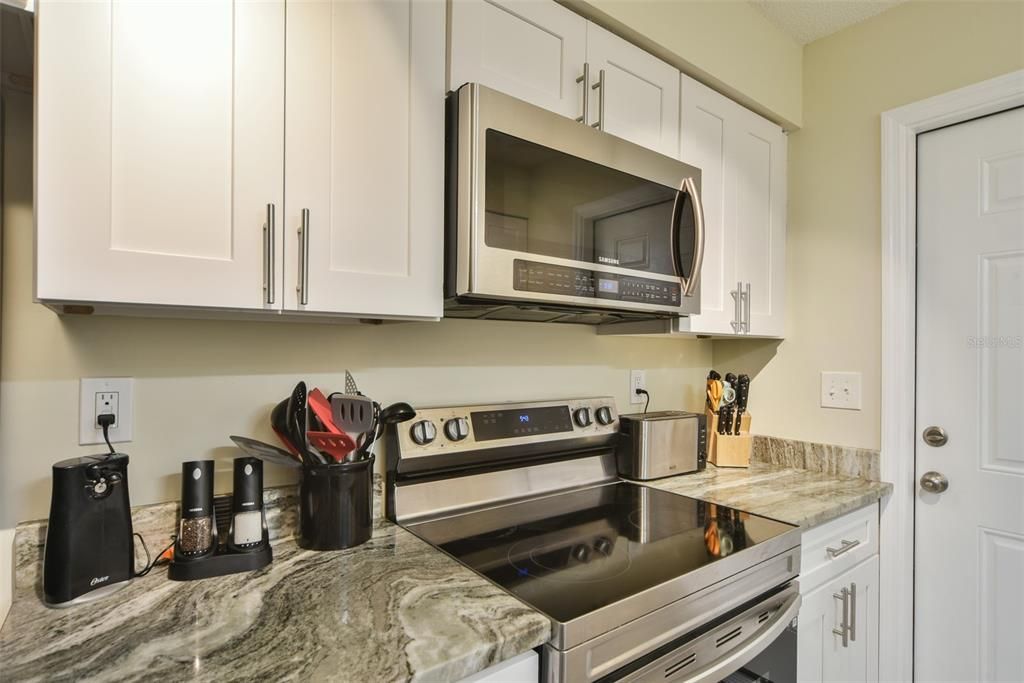 For Sale: $214,900 (2 beds, 2 baths, 1259 Square Feet)