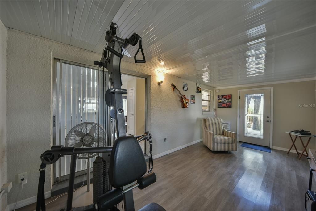 For Sale: $214,900 (2 beds, 2 baths, 1259 Square Feet)