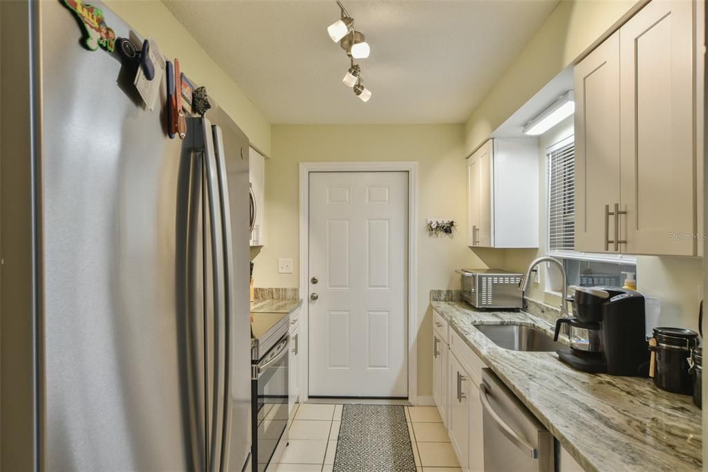 For Sale: $214,900 (2 beds, 2 baths, 1259 Square Feet)