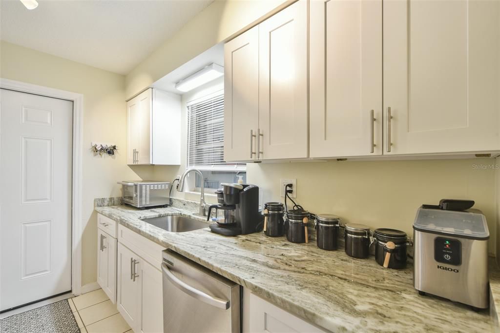 For Sale: $214,900 (2 beds, 2 baths, 1259 Square Feet)