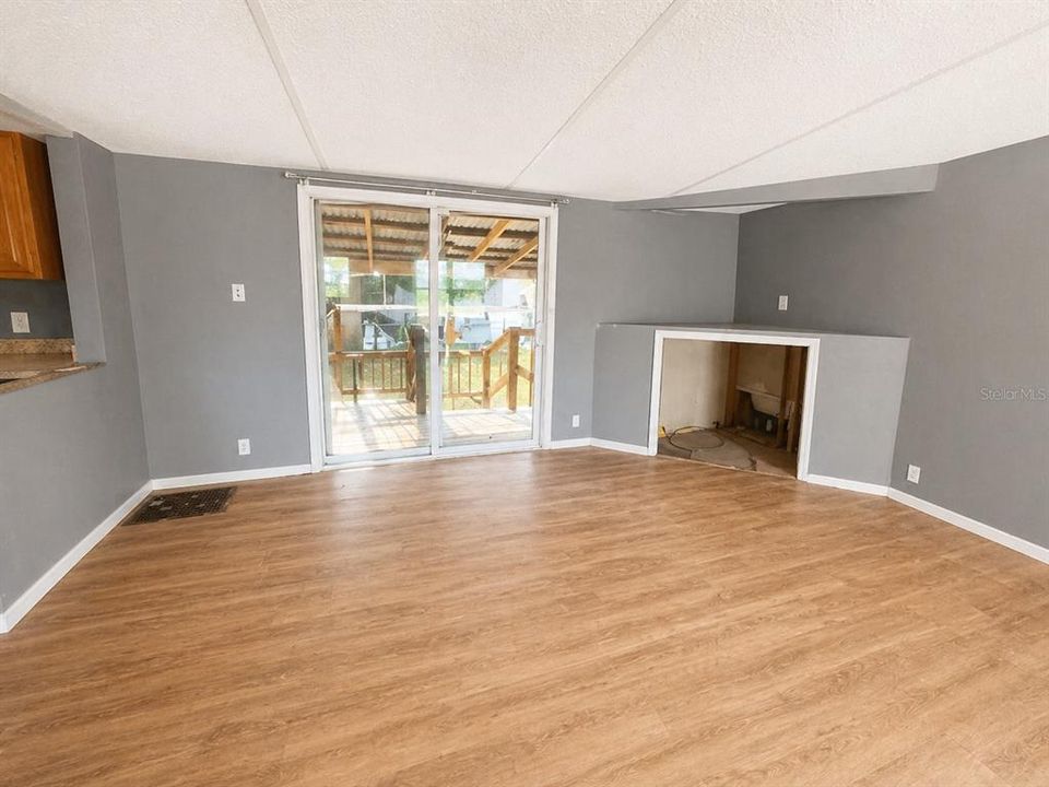 For Sale: $76,000 (3 beds, 2 baths, 1150 Square Feet)