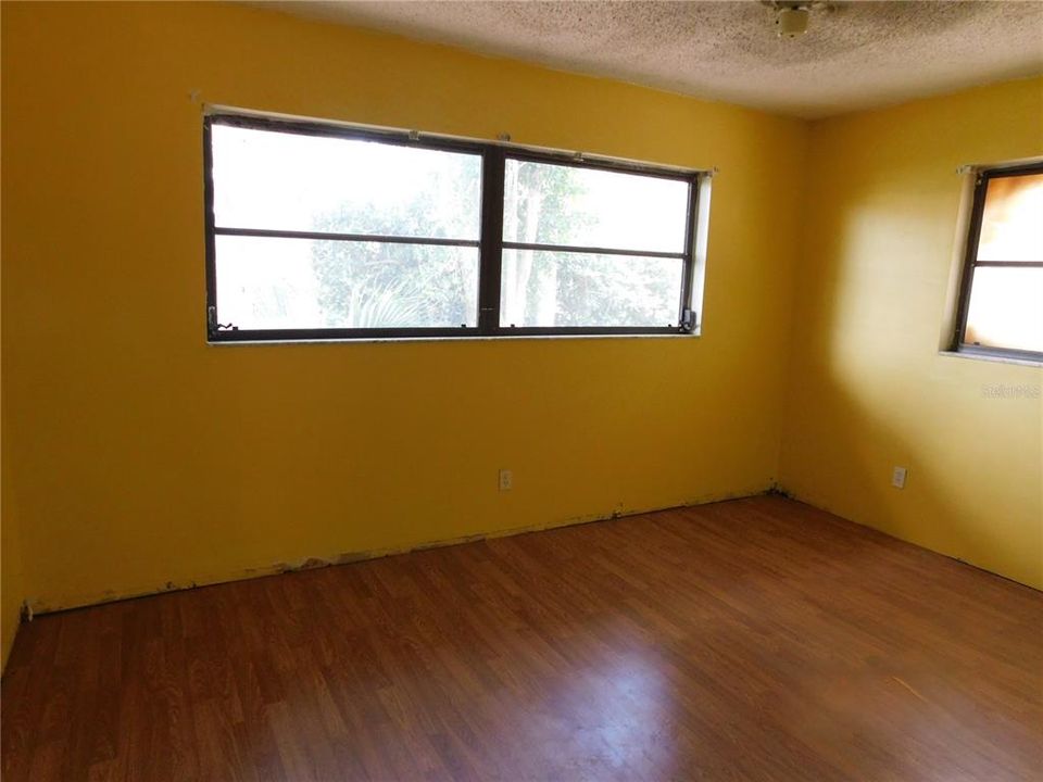 For Sale: $379,900 (4 beds, 2 baths, 2233 Square Feet)