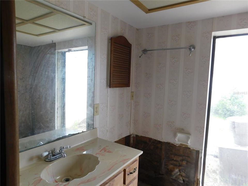 For Sale: $379,900 (4 beds, 2 baths, 2233 Square Feet)