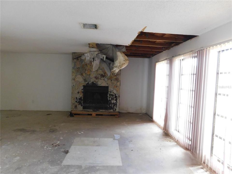 For Sale: $379,900 (4 beds, 2 baths, 2233 Square Feet)