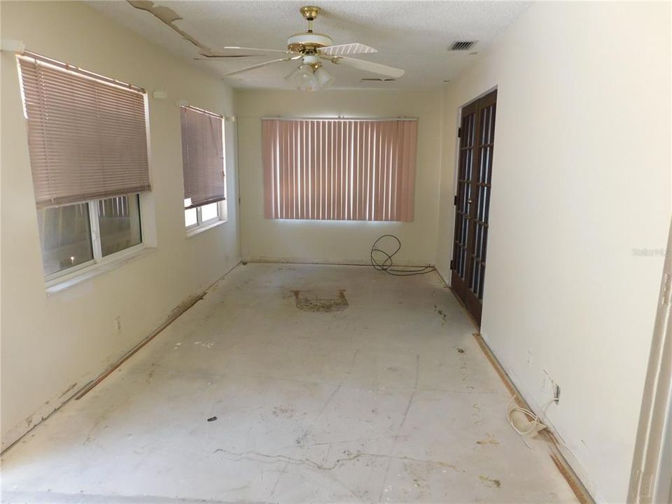 For Sale: $379,900 (4 beds, 2 baths, 2233 Square Feet)