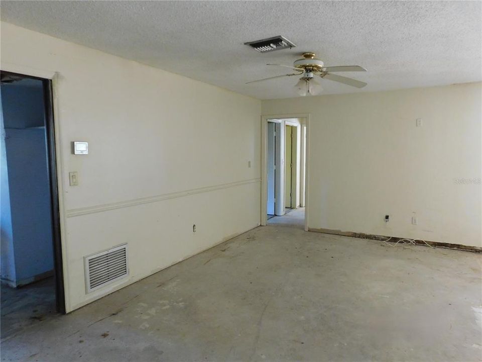 For Sale: $379,900 (4 beds, 2 baths, 2233 Square Feet)