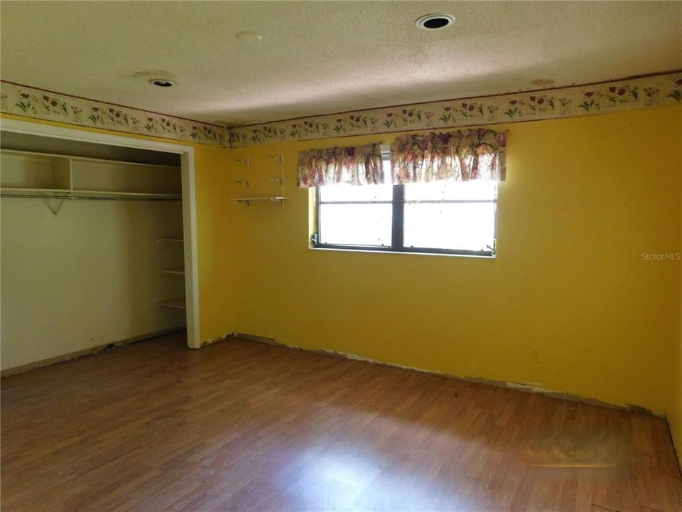 For Sale: $379,900 (4 beds, 2 baths, 2233 Square Feet)