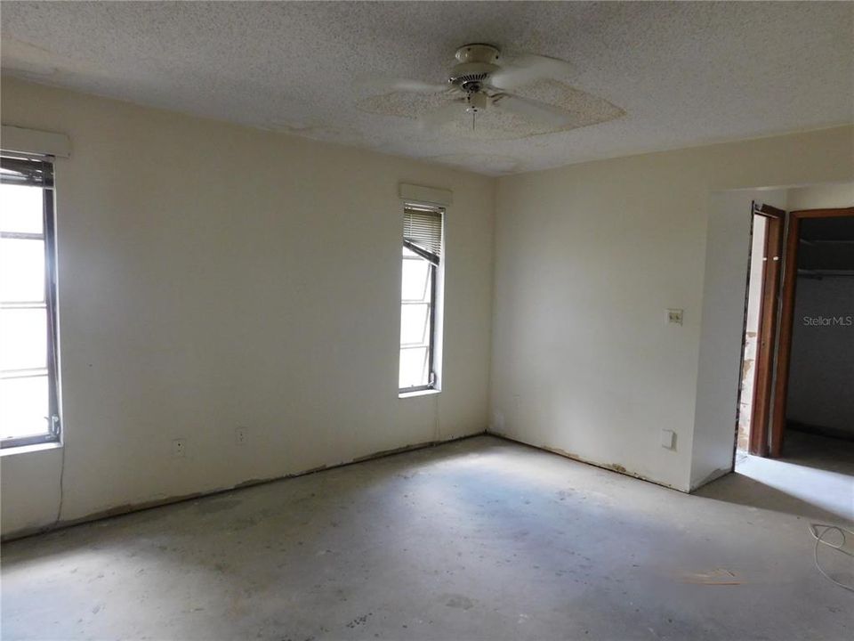 For Sale: $379,900 (4 beds, 2 baths, 2233 Square Feet)