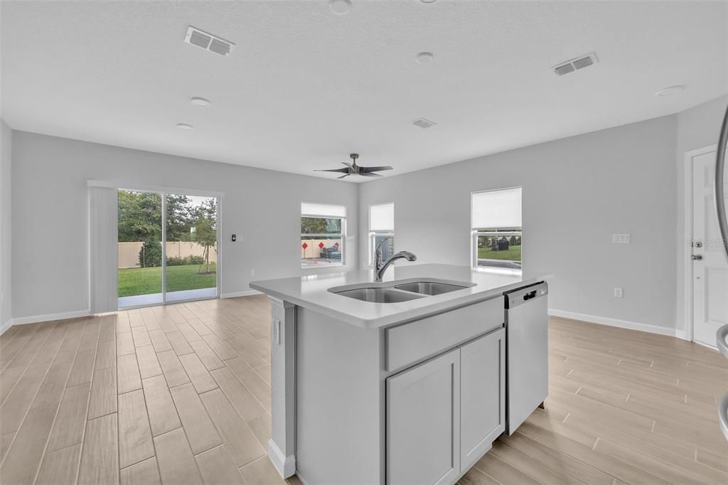 For Rent: $2,495 (4 beds, 3 baths, 1762 Square Feet)