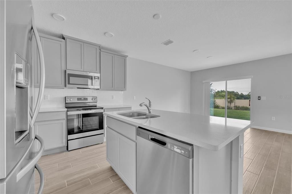 For Rent: $2,495 (4 beds, 3 baths, 1762 Square Feet)