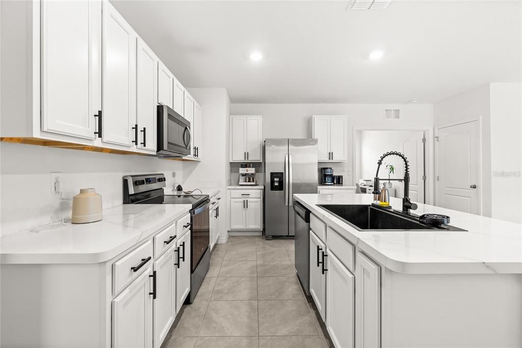 For Sale: $295,000 (3 beds, 2 baths, 1625 Square Feet)