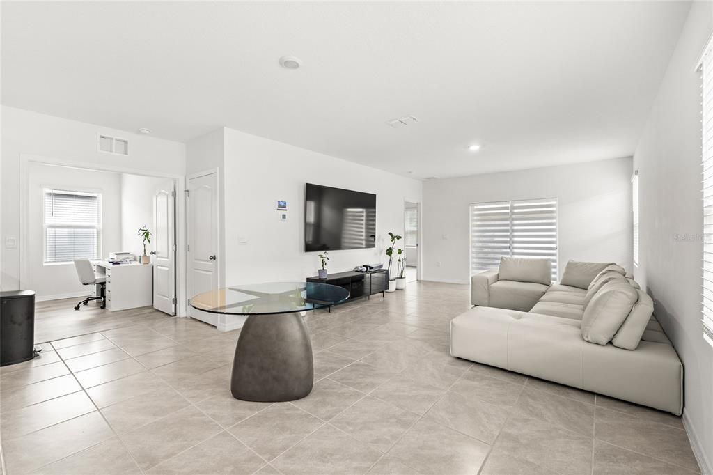 For Sale: $295,000 (3 beds, 2 baths, 1625 Square Feet)
