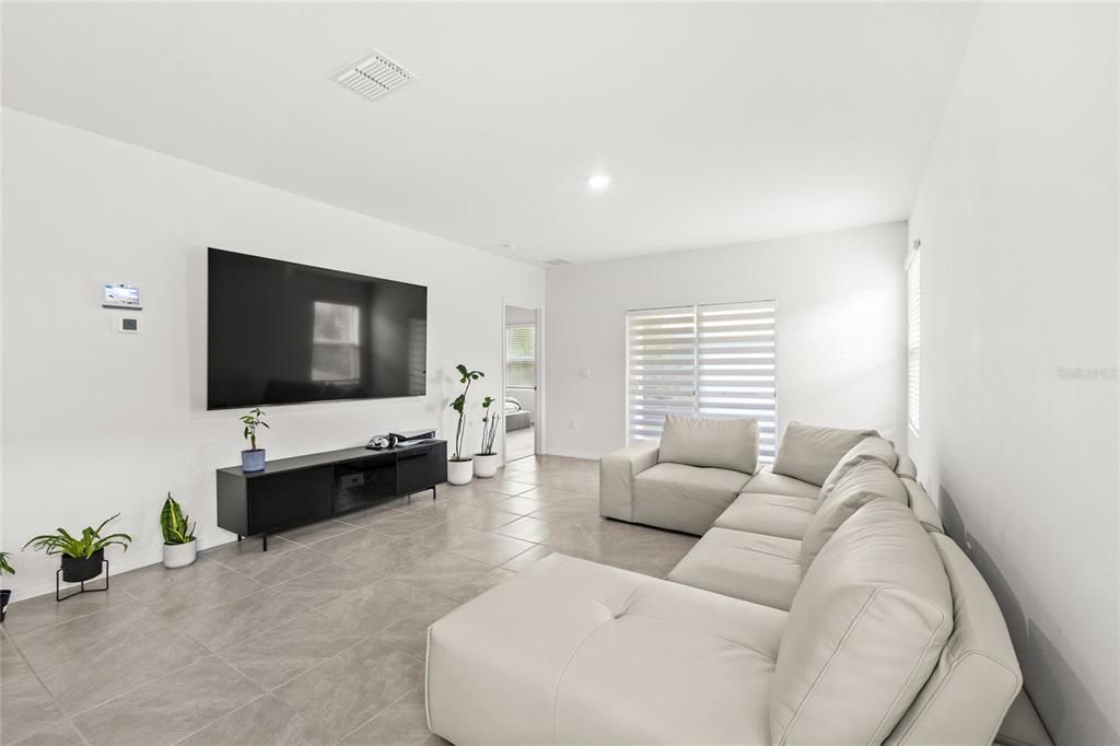 For Sale: $295,000 (3 beds, 2 baths, 1625 Square Feet)