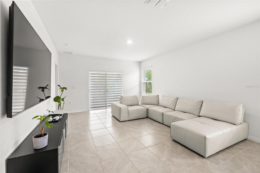 For Sale: $295,000 (3 beds, 2 baths, 1625 Square Feet)