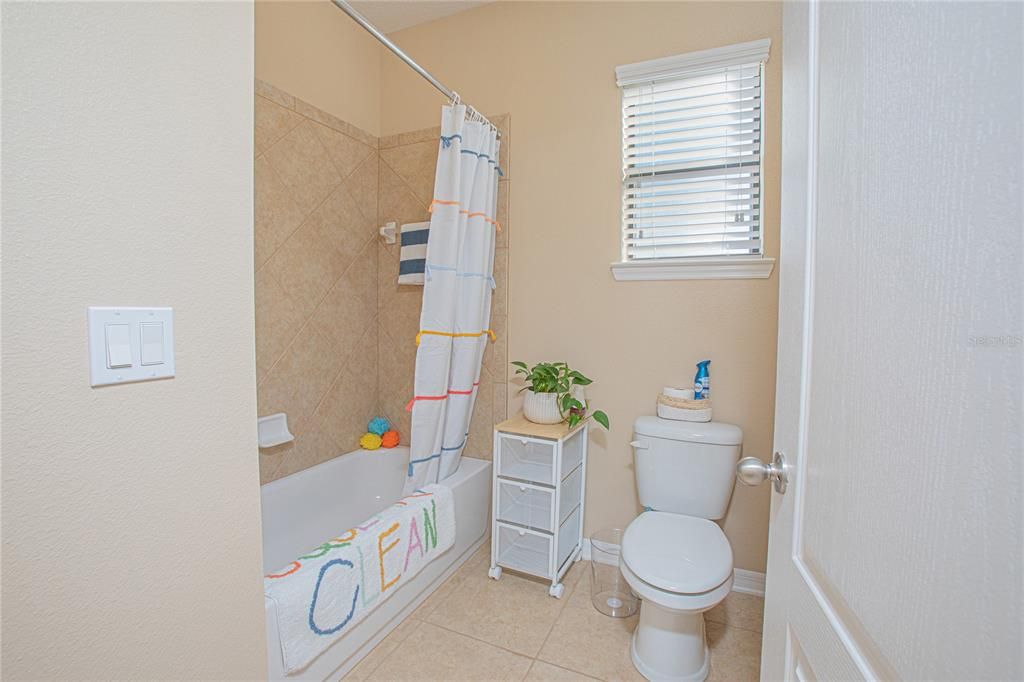 En Venta: $780,000 (6 camas, 4 baños, 4456 Pies cuadrados)
