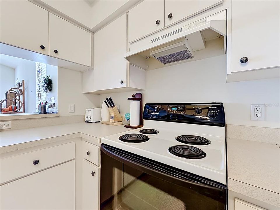 For Sale: $229,500 (2 beds, 2 baths, 1572 Square Feet)
