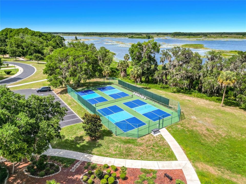 For Sale: $229,500 (2 beds, 2 baths, 1572 Square Feet)