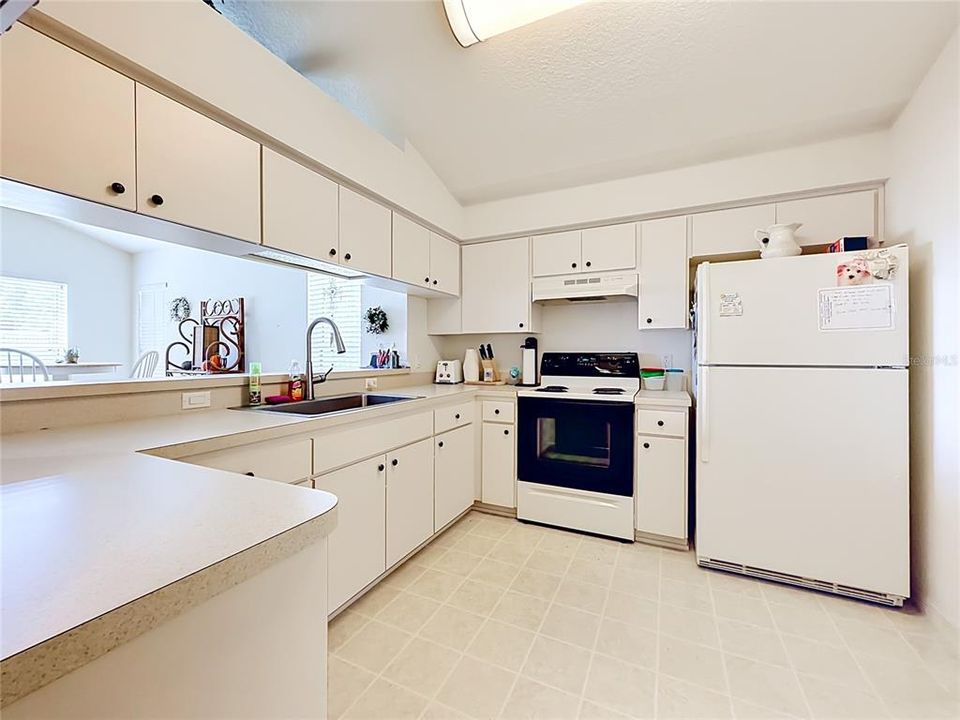 For Sale: $229,500 (2 beds, 2 baths, 1572 Square Feet)
