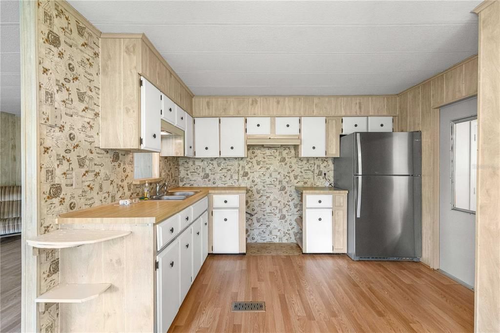 For Sale: $129,000 (2 beds, 2 baths, 997 Square Feet)