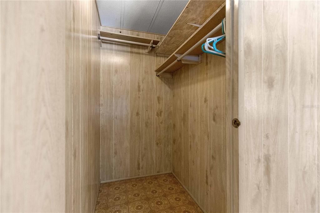 For Sale: $129,000 (2 beds, 2 baths, 997 Square Feet)