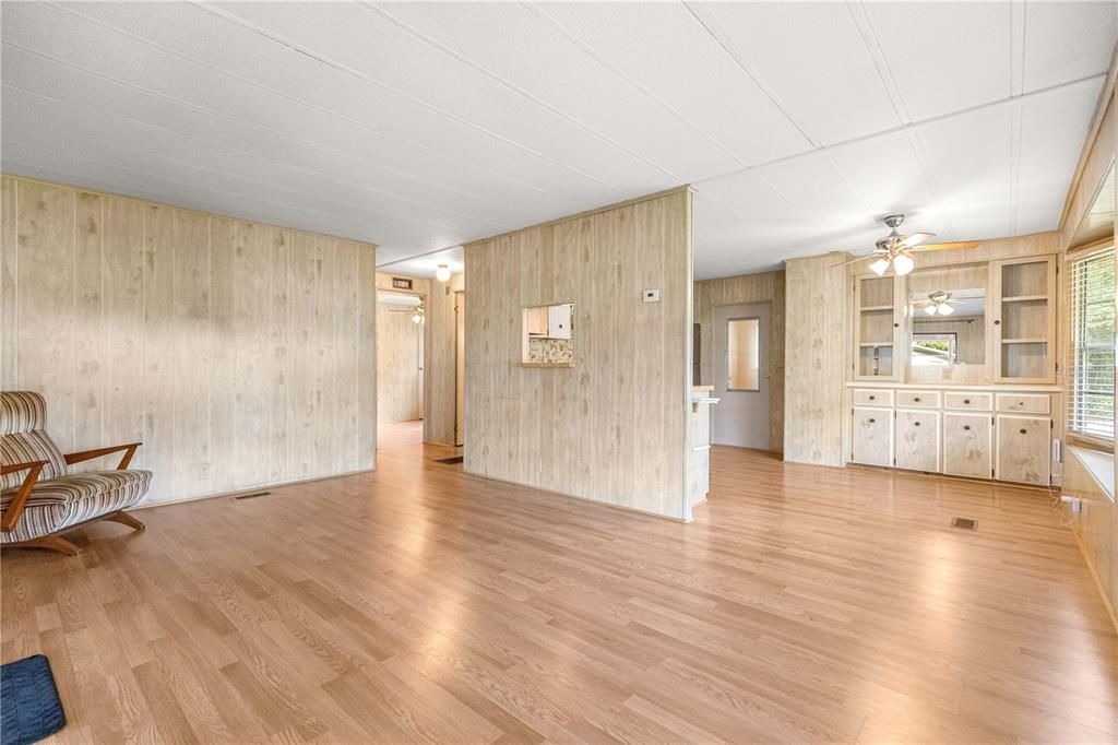 For Sale: $129,000 (2 beds, 2 baths, 997 Square Feet)