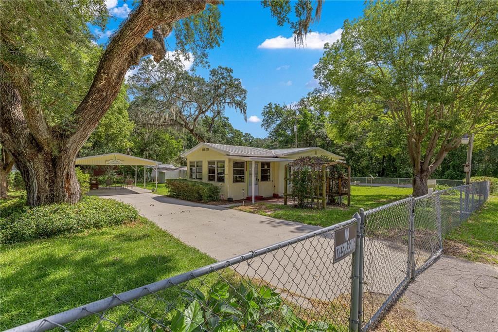 For Sale: $129,000 (2 beds, 2 baths, 997 Square Feet)