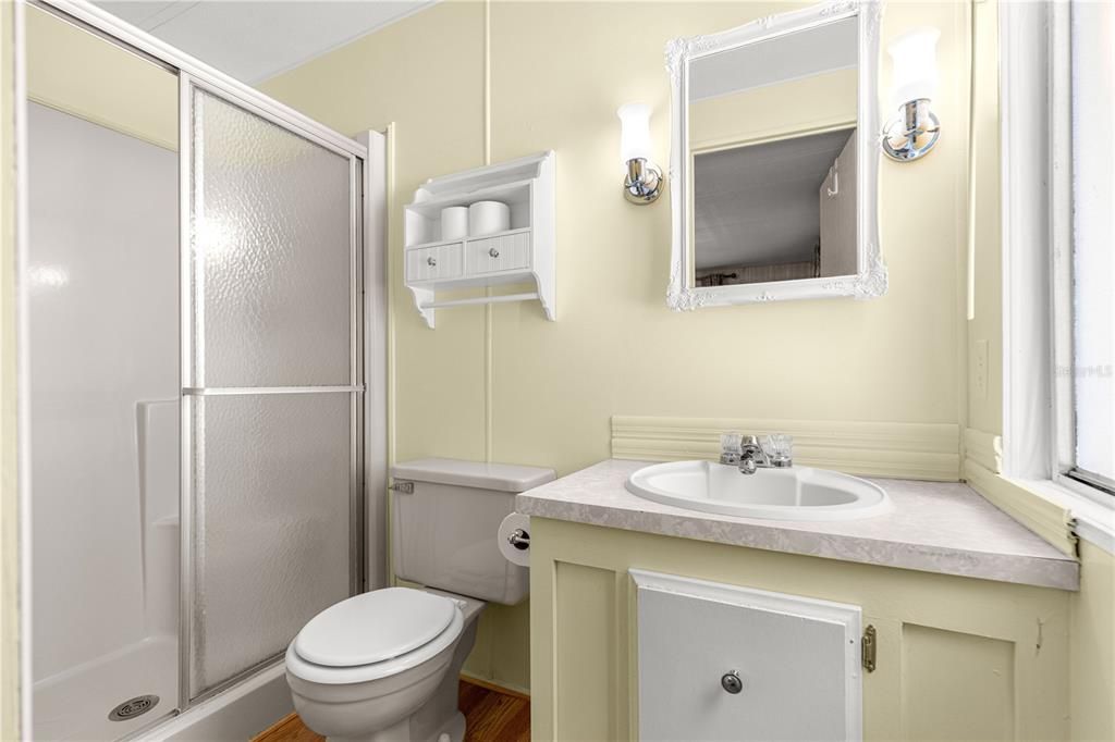For Sale: $129,000 (2 beds, 2 baths, 997 Square Feet)