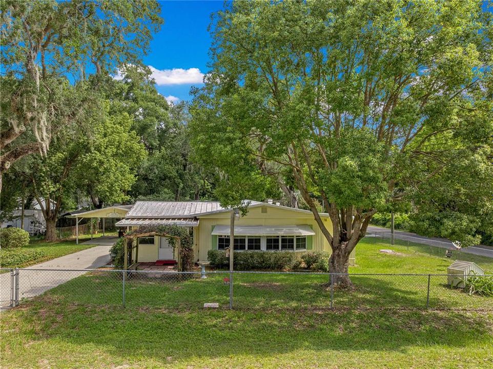 For Sale: $129,000 (2 beds, 2 baths, 997 Square Feet)