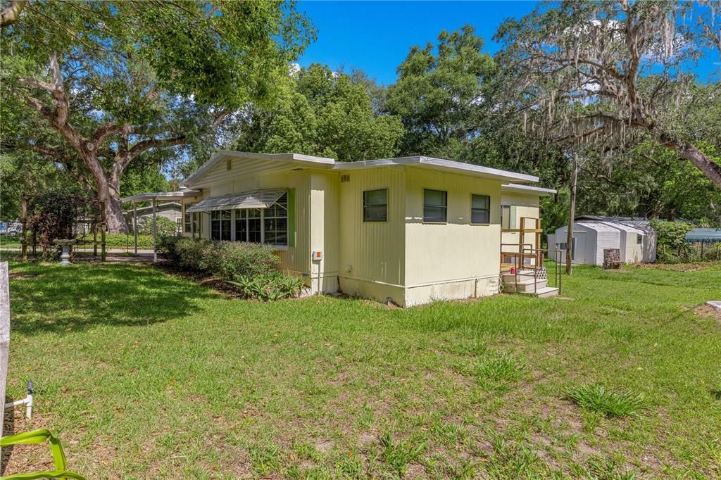 For Sale: $129,000 (2 beds, 2 baths, 997 Square Feet)