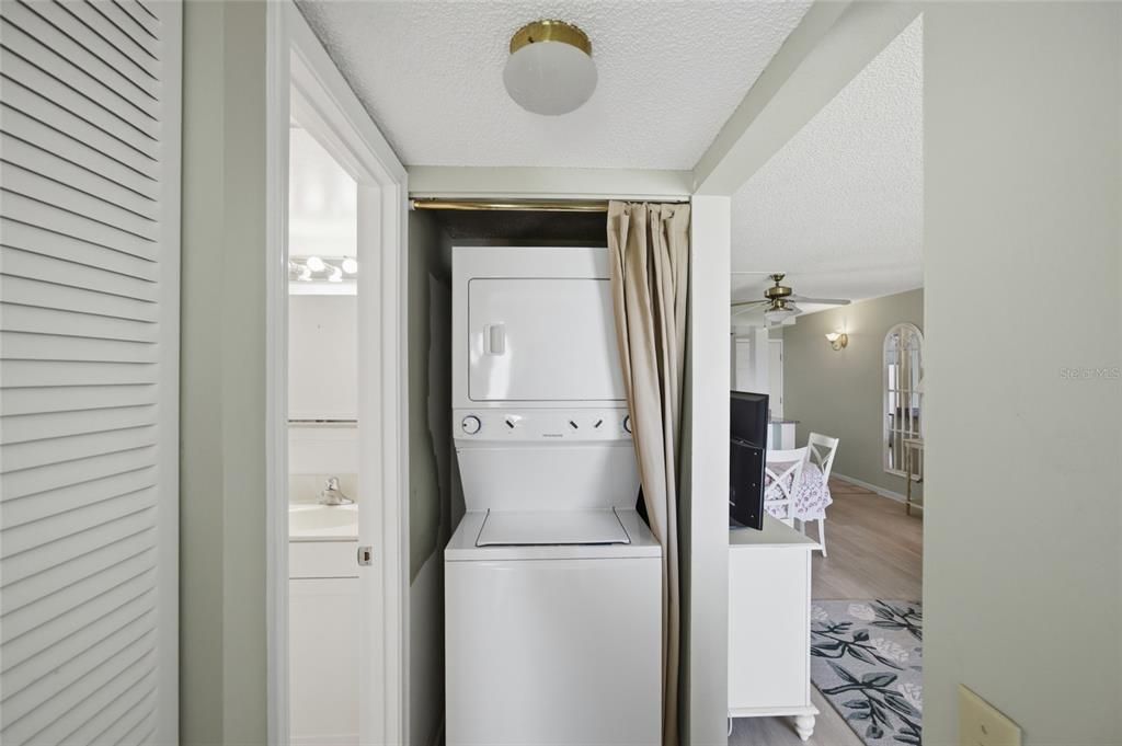For Rent: $2,395 (2 beds, 2 baths, 890 Square Feet)