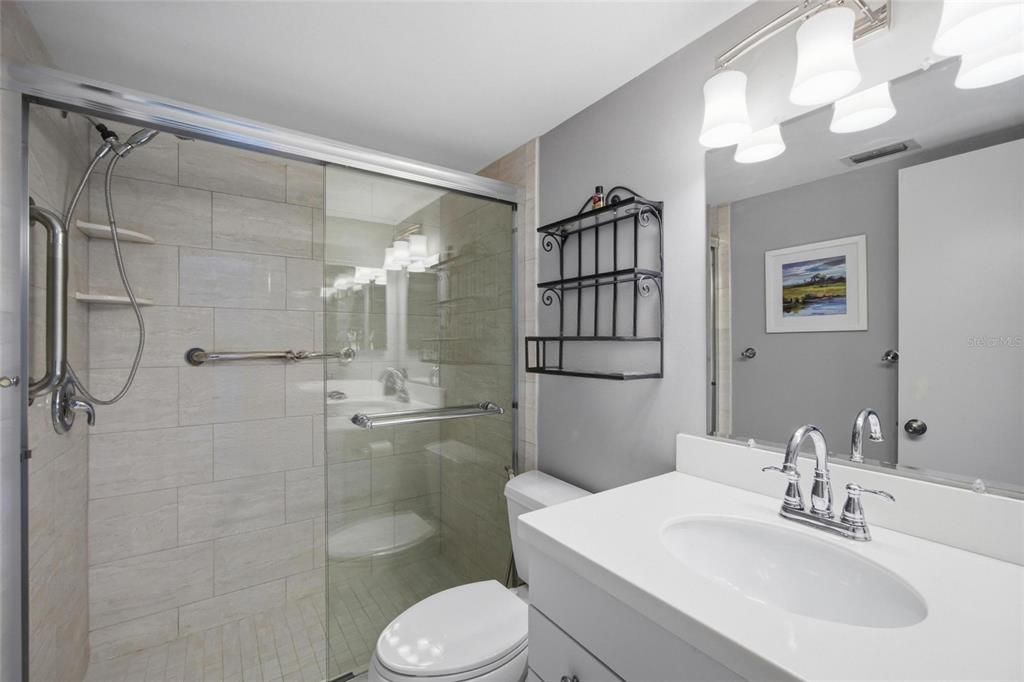 For Rent: $2,395 (2 beds, 2 baths, 890 Square Feet)