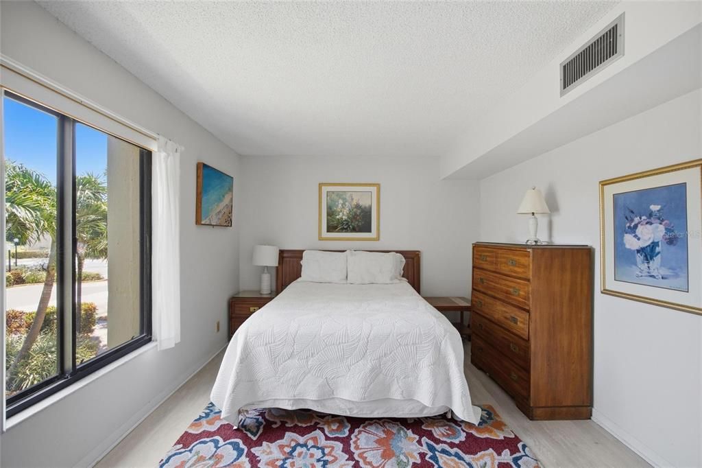 For Rent: $2,395 (2 beds, 2 baths, 890 Square Feet)