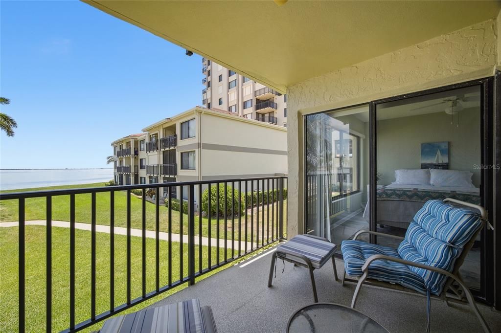 For Rent: $2,395 (2 beds, 2 baths, 890 Square Feet)
