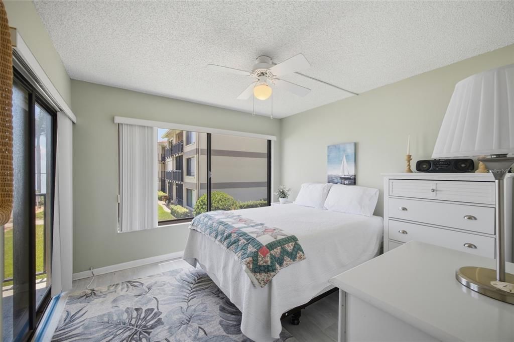 For Rent: $2,395 (2 beds, 2 baths, 890 Square Feet)