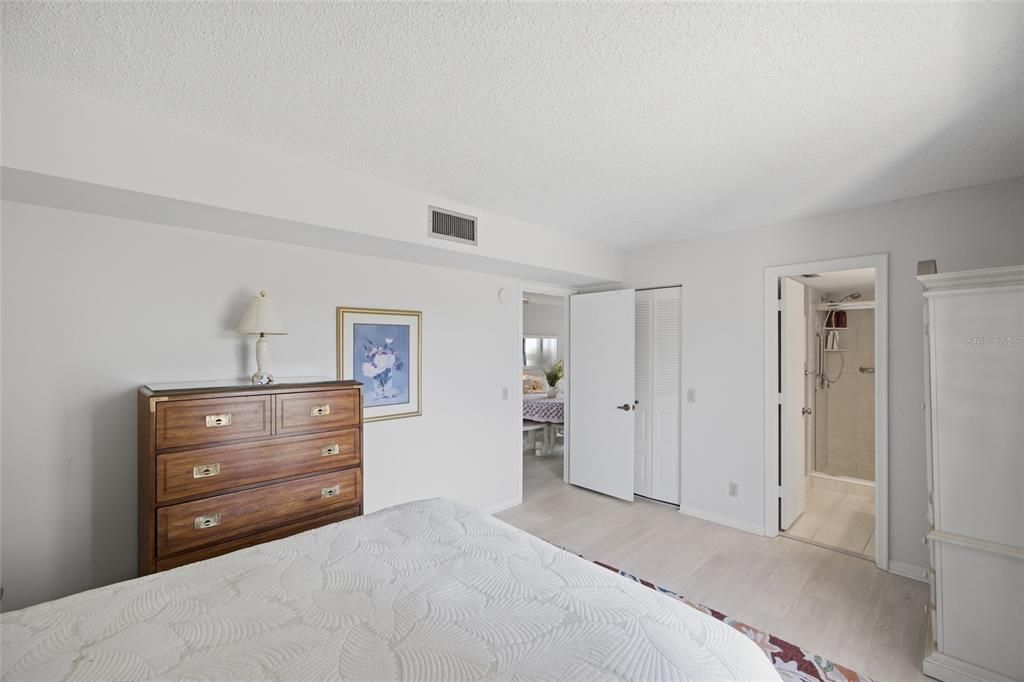 For Rent: $2,395 (2 beds, 2 baths, 890 Square Feet)