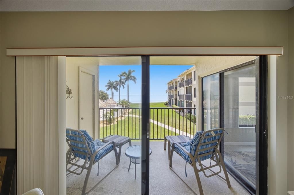 For Rent: $2,395 (2 beds, 2 baths, 890 Square Feet)