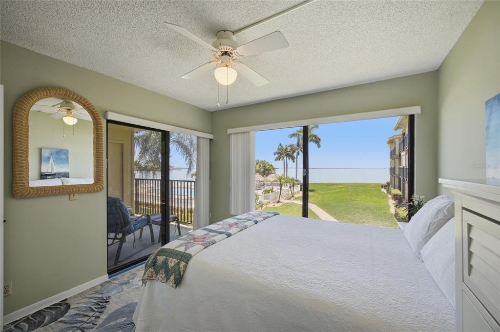 For Rent: $2,395 (2 beds, 2 baths, 890 Square Feet)