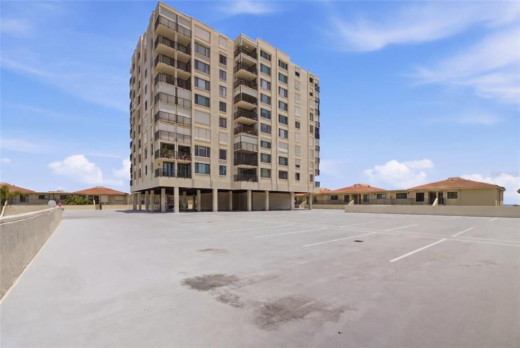 For Rent: $2,395 (2 beds, 2 baths, 890 Square Feet)