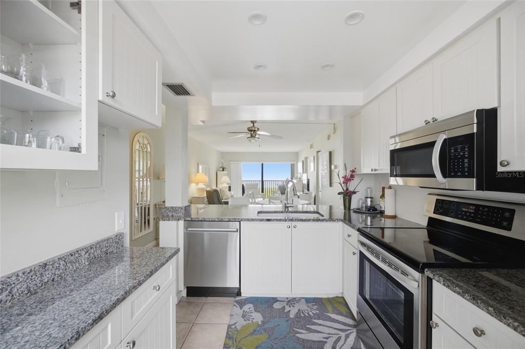 For Rent: $2,395 (2 beds, 2 baths, 890 Square Feet)