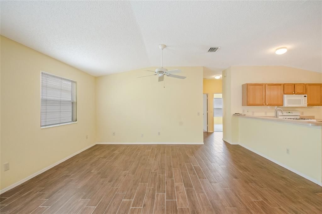 For Rent: $1,600 (2 beds, 2 baths, 1156 Square Feet)