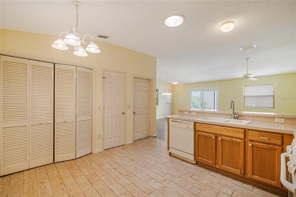 For Rent: $1,600 (2 beds, 2 baths, 1156 Square Feet)