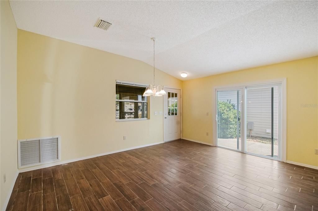 For Rent: $1,600 (2 beds, 2 baths, 1156 Square Feet)