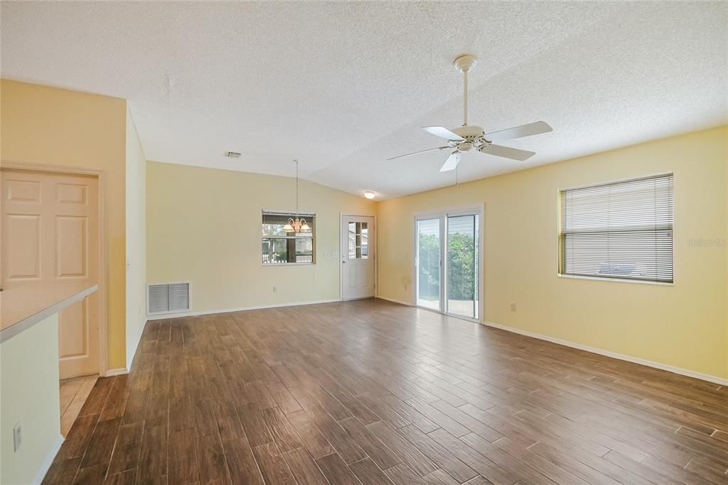 For Rent: $1,600 (2 beds, 2 baths, 1156 Square Feet)