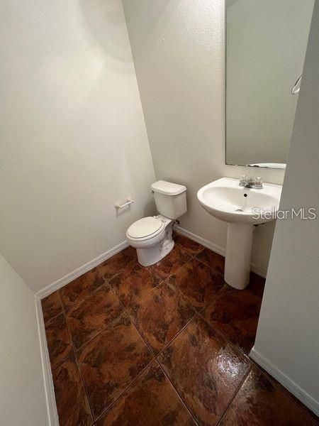 En Venta: $420,000 (4 camas, 2 baños, 2411 Pies cuadrados)