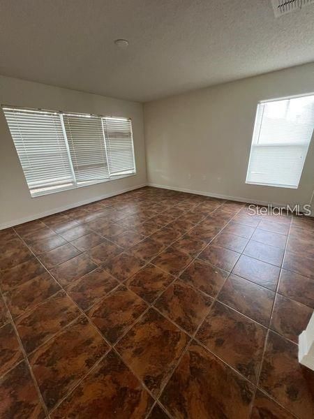 En Venta: $420,000 (4 camas, 2 baños, 2411 Pies cuadrados)