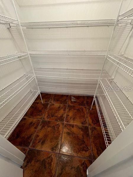 En Venta: $420,000 (4 camas, 2 baños, 2411 Pies cuadrados)