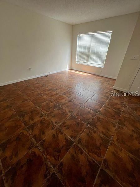En Venta: $420,000 (4 camas, 2 baños, 2411 Pies cuadrados)