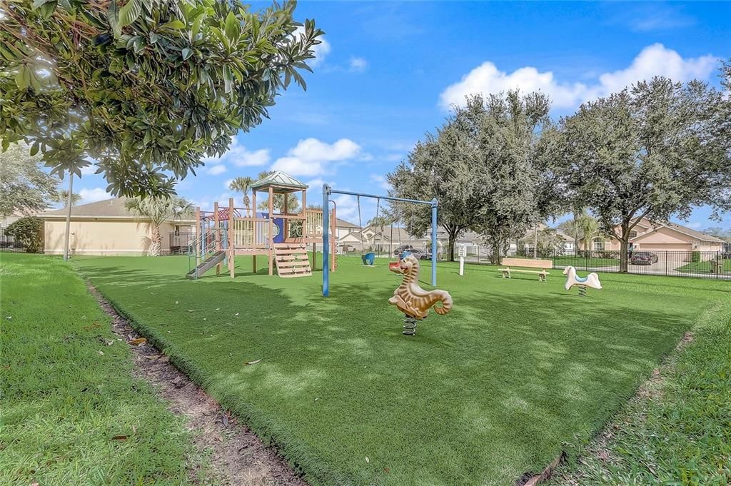 En Venta: $420,000 (4 camas, 2 baños, 2411 Pies cuadrados)